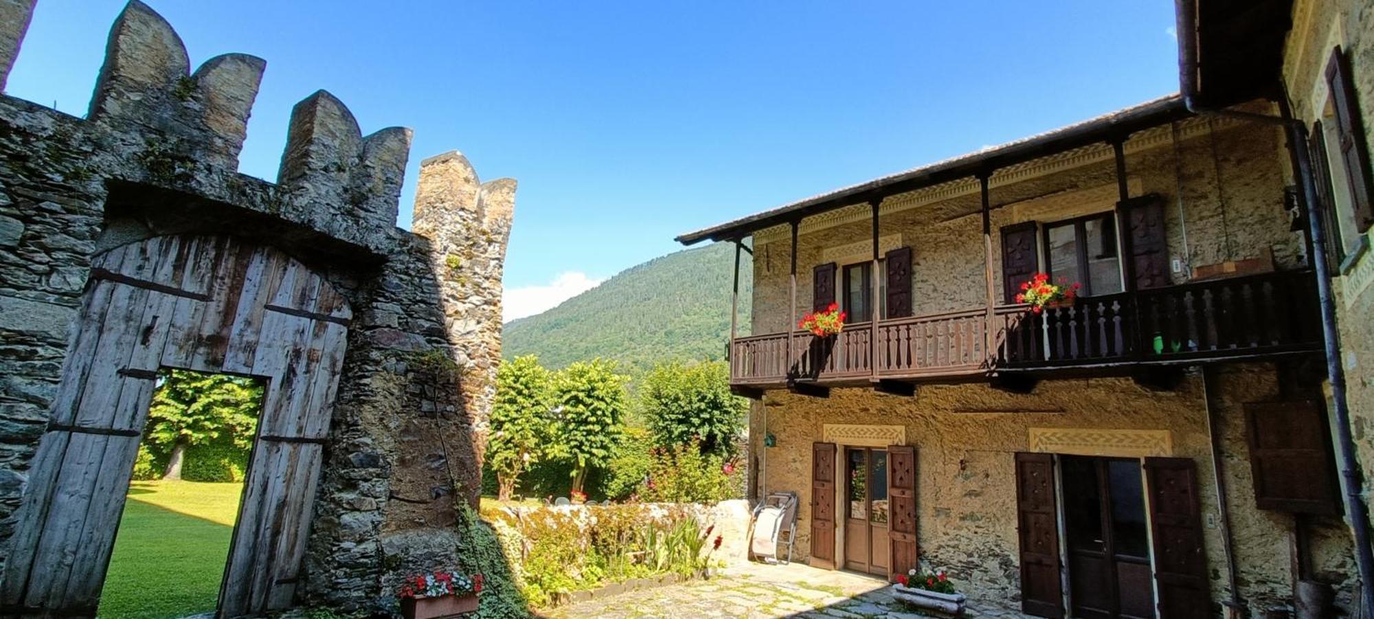 Palazzo Juvalta Bed & Breakfast Teglio Exterior photo